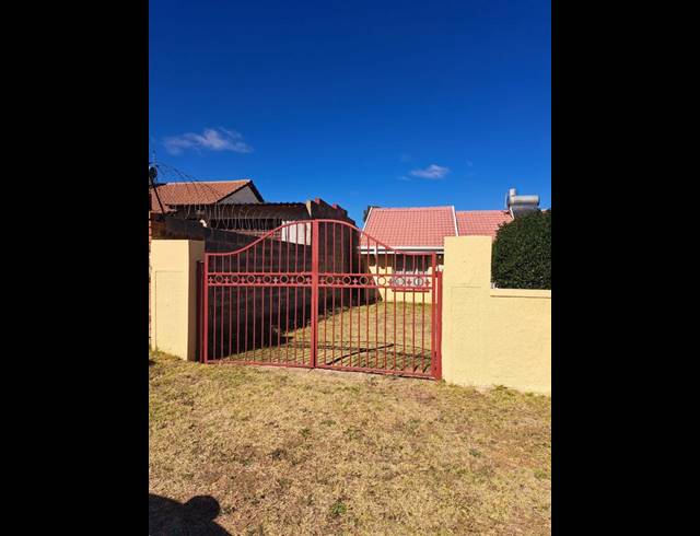 3 BEDROOM HOUSE FOR SALE IN ENNERDALE EXT 8